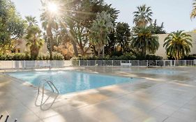 Spacious Apartment At A 5 Min Walk From The Beach